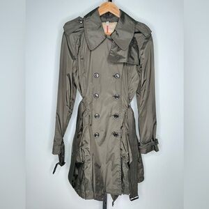 Burberry Women's Raincoat - Classic Elegance for Rainy Days 🌧️
